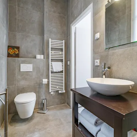 Magnifique Avec Climatisation En Hyper Centre De Appartement *